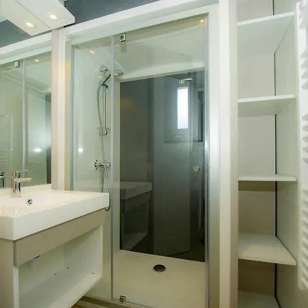 Village De Les Lambrilles